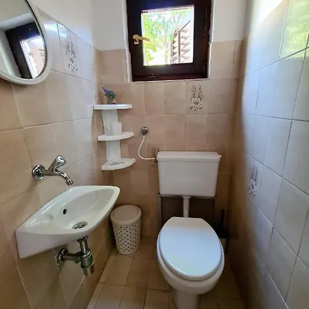 Orkula Hidden Paradise- Robinson House Vakantiehuis