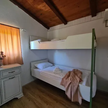 Orkula Hidden Paradise- Robinson House Vikendica