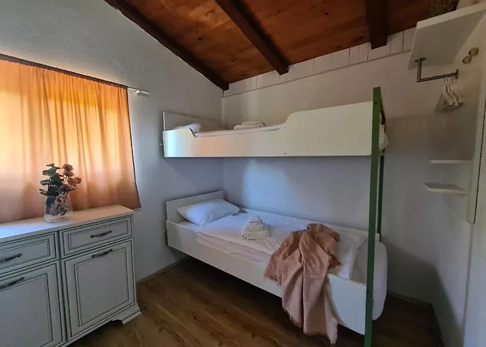 Orkula Hidden Paradise- Robinson House 度假居