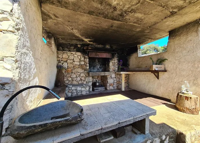 Orkula Hidden Paradise- Robinson House 度假居 *