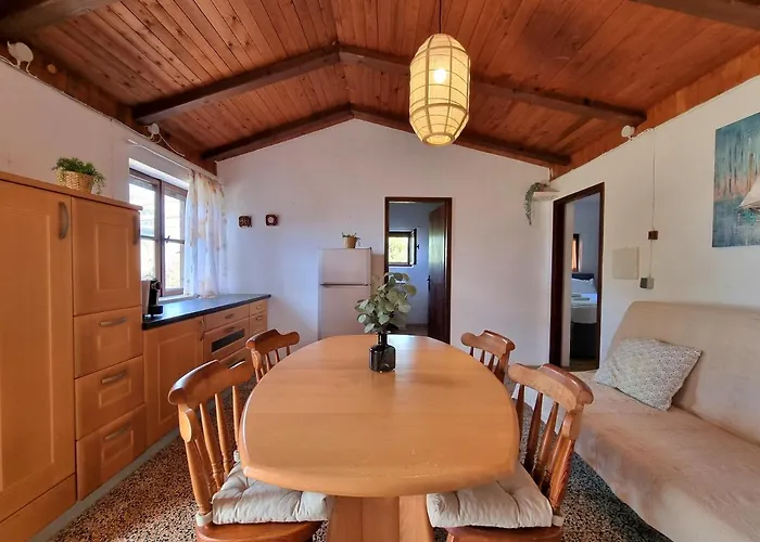 Orkula Hidden Paradise- Robinson House *
